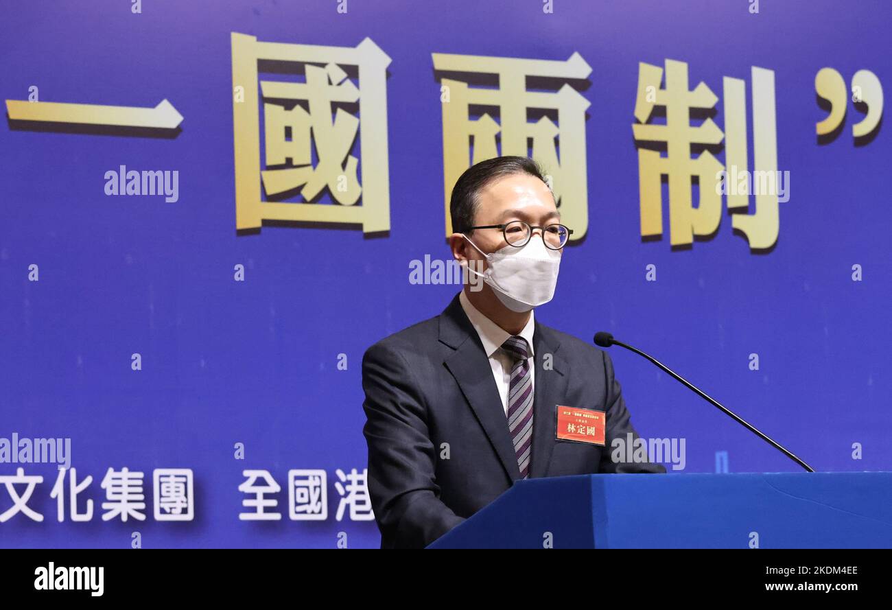 Justizminister Paul Lam Ting-kwok spricht auf dem Symposium über ein Land zwei Systeme und das Grundgesetz, das vom Bauhinia Magazin im Hong Kong Convention and Exhibition Centre organisiert wird. 31OCT22 SCMP /K. Y. Cheng Stockfoto