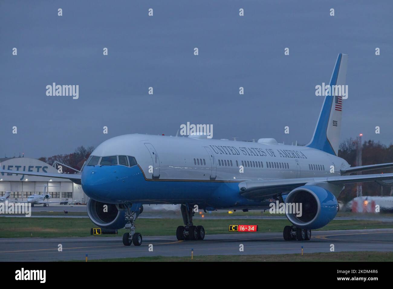 HARRISON, N.Y. – 6. November 2022: Air Force One kommt am Westchester County Airport an. Stockfoto