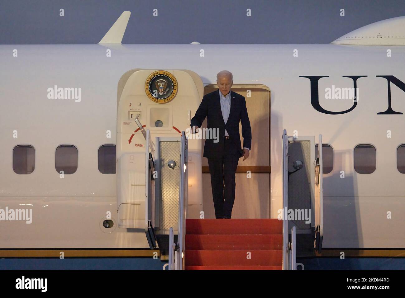 HARRISON, N.Y. – 6. November 2022: Präsident Joe Biden kommt mit Air Force One am Flughafen von Westchester County an. Stockfoto