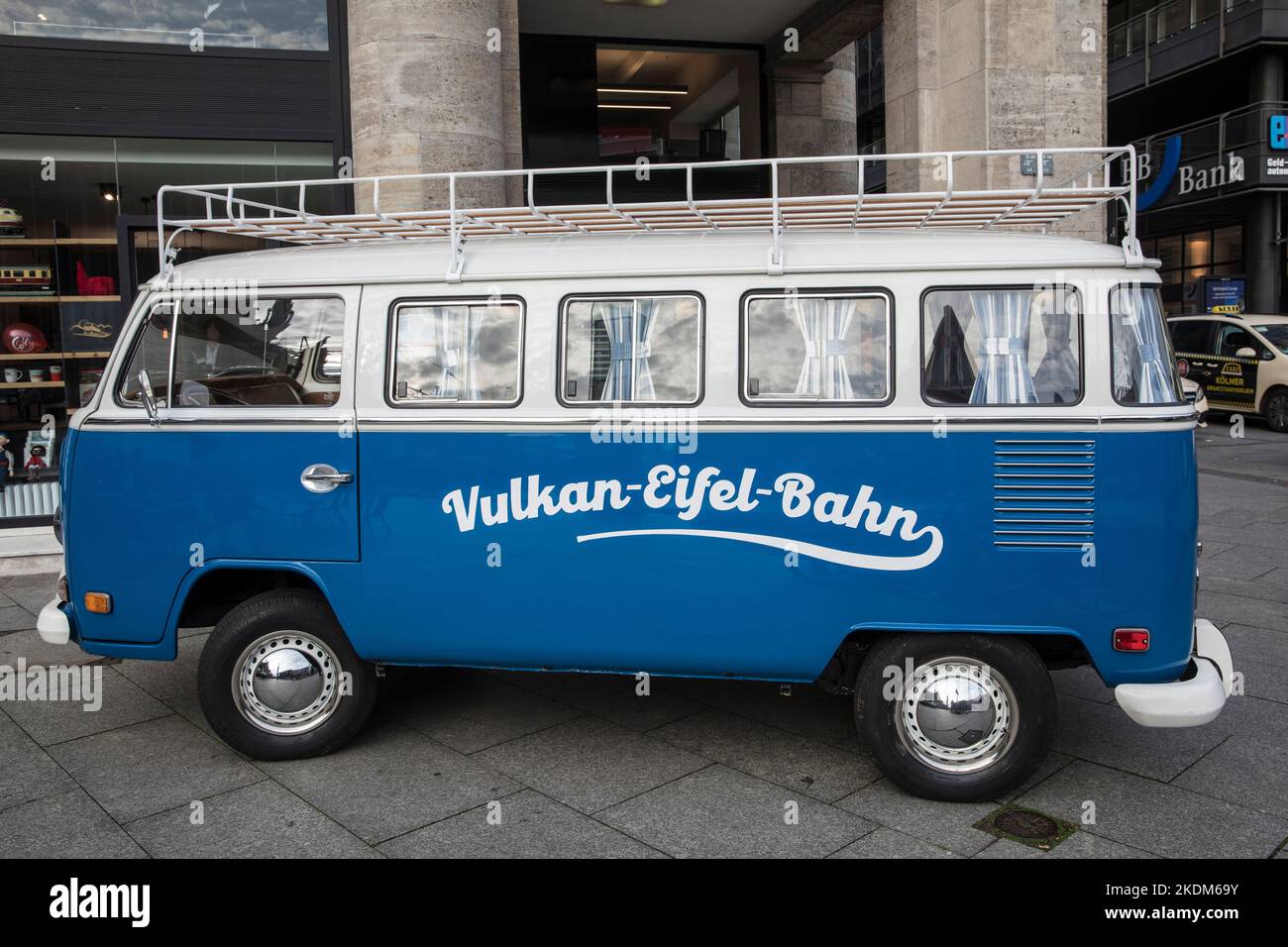 Volkswagen T2 der Vulkan-Eifel-Bahn, VW van, genannt Bulli, Köln, Deutschland. Volkswagen T2 der Vulkan-Eifel-Bahn Eisenbahngesellsch Stockfoto