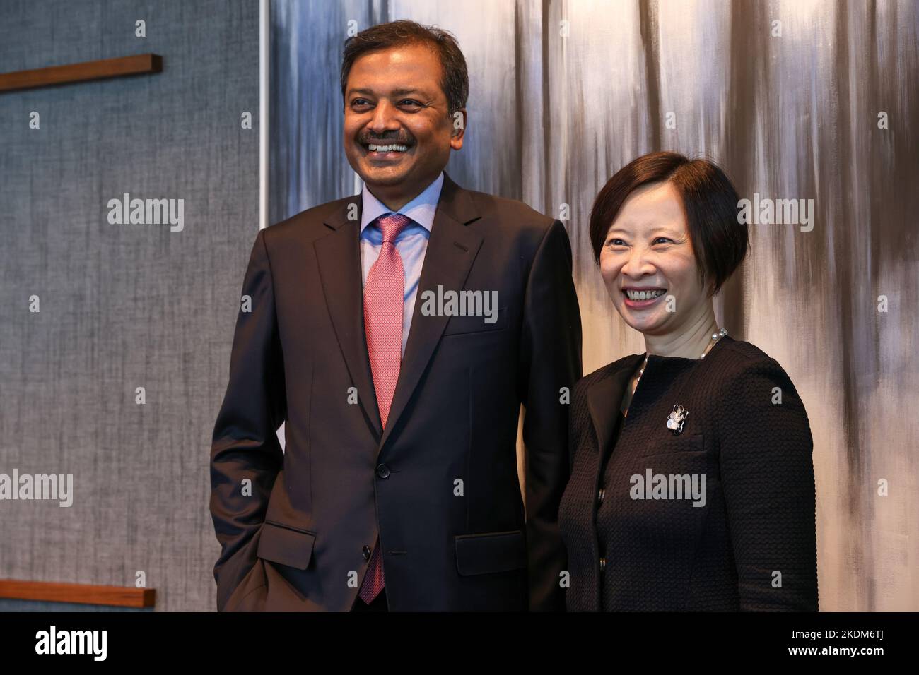 Anand Selvakesari (links), Chief Executive Officer, Personal Banking & Wealth Management, Citi, und Angel Ng, Head of Asia, Citi Global Wealth, bei der Eröffnungsfeier des weltweit ersten Citi Global Wealth Center in Hongkong im K11 Atelier. 01NOV22 SCMP/K. Y. CHENG Stockfoto