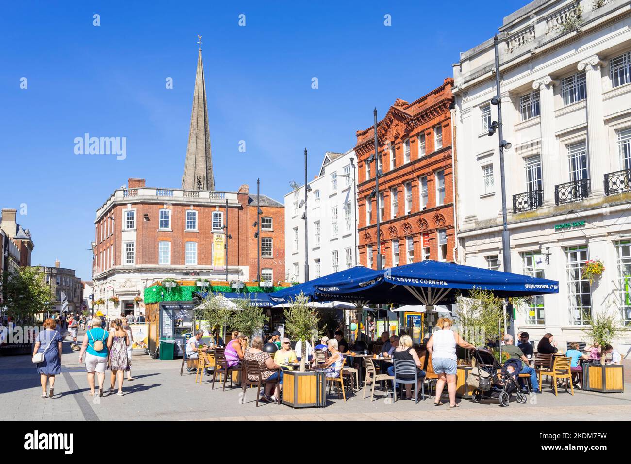 Hereford High Town Einkaufszentrum mit My Coffee Corner ein High Town Kaffeewagen am Marktplatz Hereford Herefordshire England GB Europa Stockfoto