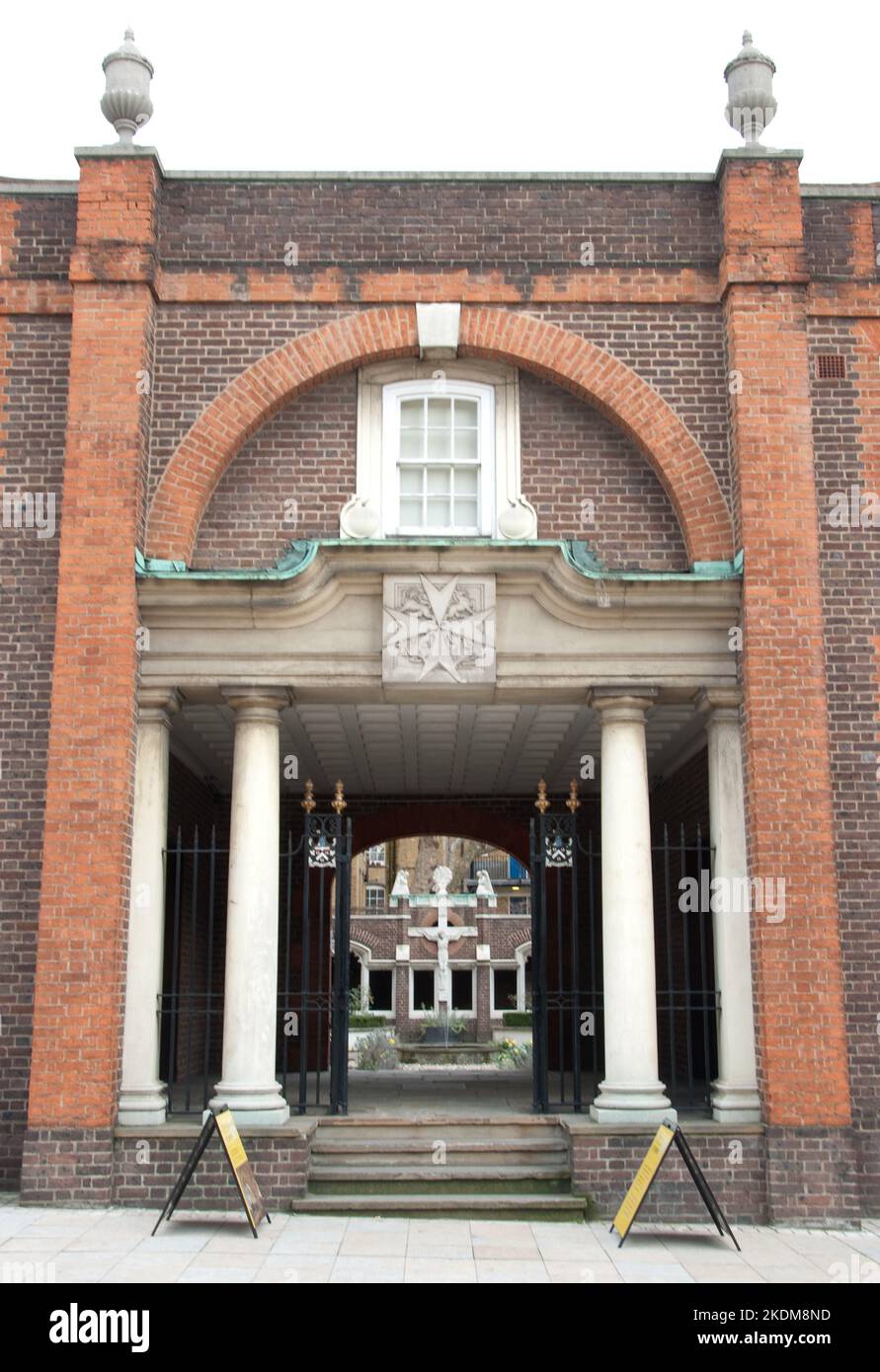 Eintritt in das Priory of St. John of Jerusalem, Clerkenwell, London - jetzt ein Museum für den Orden der Johanniter Stockfoto