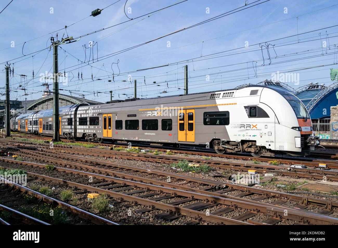 RRX Rhein-Ruhr-Express Siemens Desiro HC Regionalzug am Kölner Hauptbahnhof Stockfoto