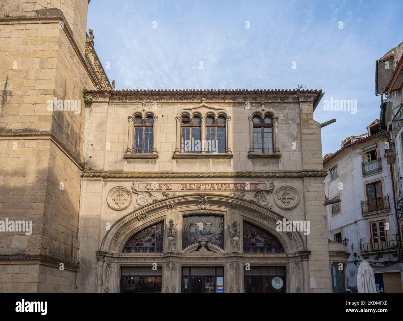Vintage Cafe Storefront am 8 de Maio Square - Coimbra, Portugal Stockfoto