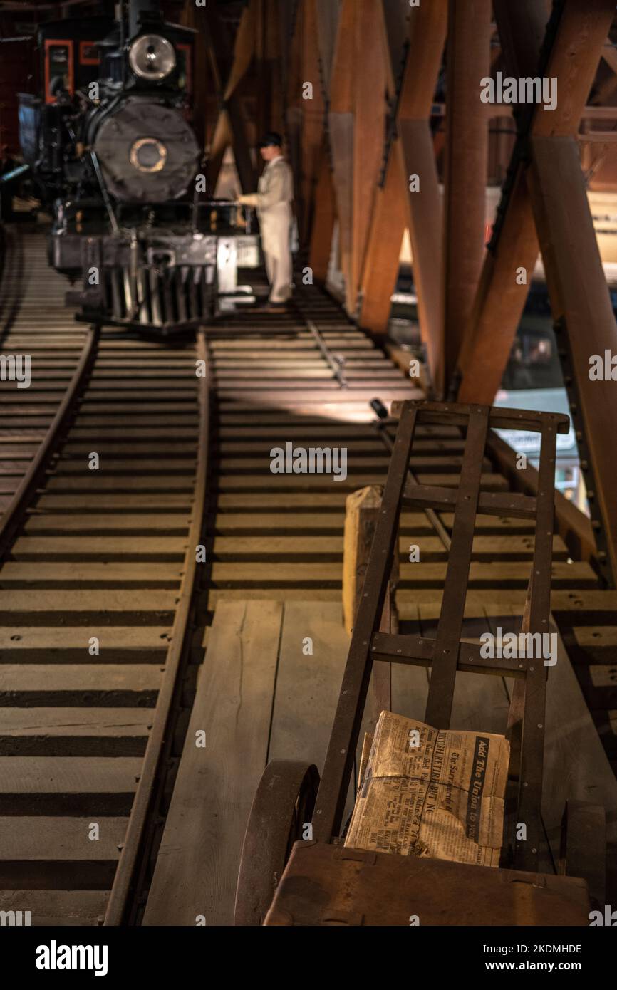 Trainieren und Modellfahren im Sacremento California State Railroad Museum Stockfoto