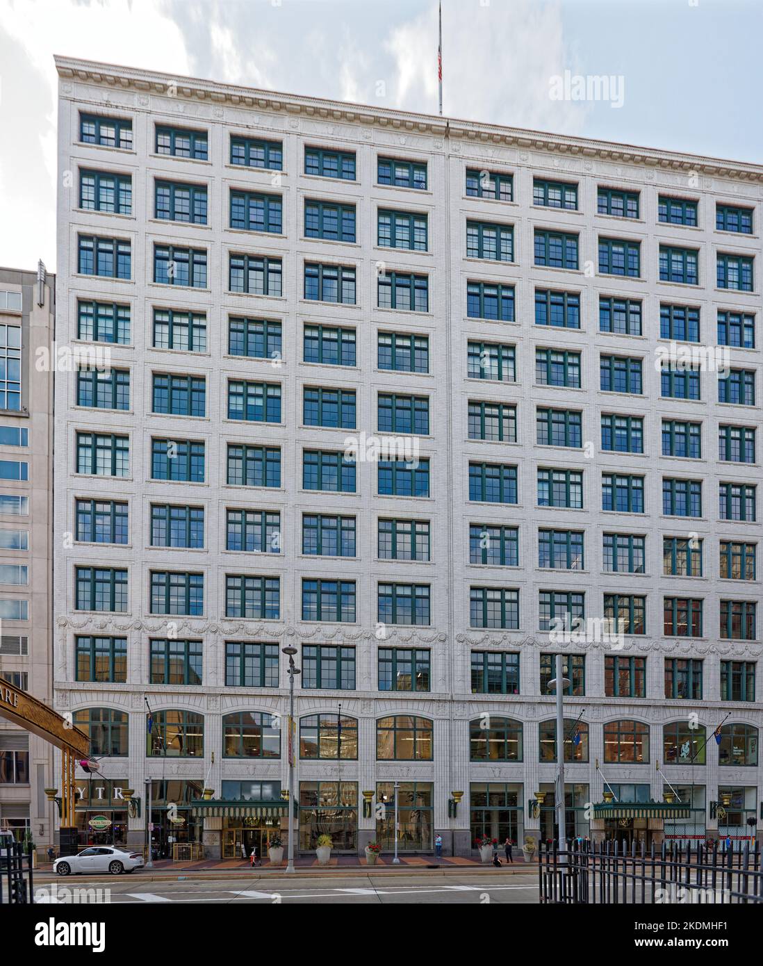 Das Gebäude Halle (ursprünglich Pope Building) wurde in drei Stufen gebaut: 1910, 1914 und 1949. (Fassade der Euclid Avenue) Stockfoto