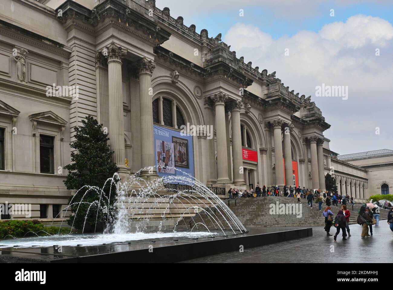 NEW YORK - 23 Okt 2022: Fontänen im Metropolitan Museum of Art of New York City, in der Regel als Met bezeichnet. Stockfoto