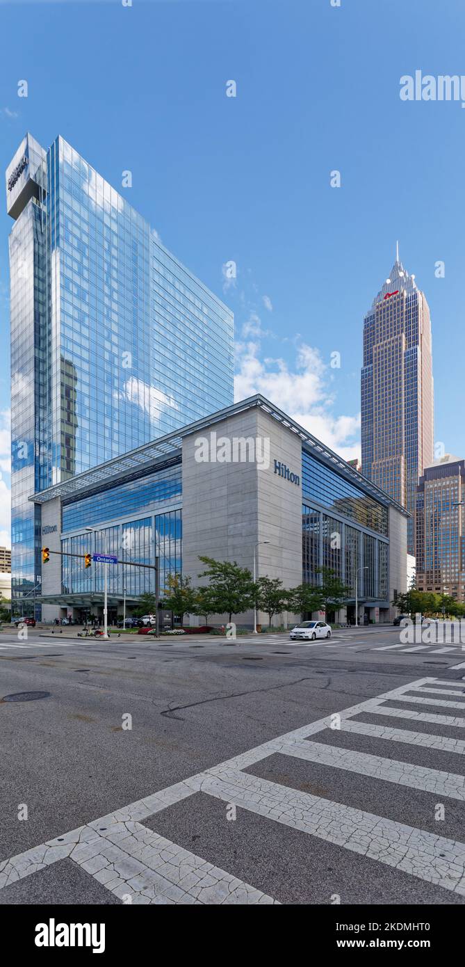 Das Hilton Cleveland Downtown mit 600 Zimmern ist mit dem Huntington Convention Center und dem Global Center for Health Innovation (Medical Mart) verbunden. Stockfoto