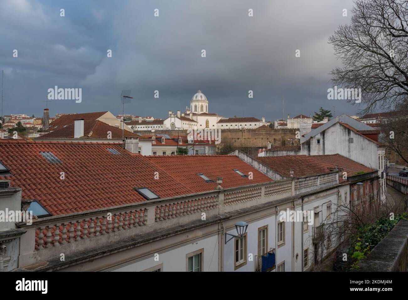 Luftaufnahme von Coimbra mit der Coimbra Gefängnisanstalt - Coimbra, Portugal Stockfoto