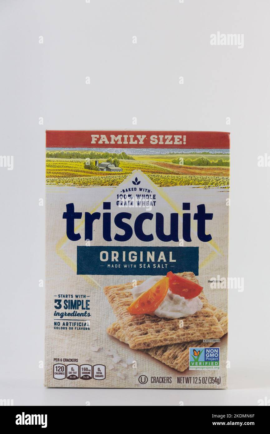 RIVER FALLS, WI, USA - 7. NOVEMBER 2022: Nabisco Triscuit Cracker und Markenlogo. Stockfoto