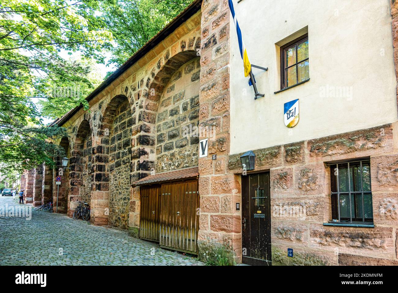 Blick auf das Stadttor und den Turm von Huebnerstor in der historischen Stadt Nürnberg in Deutschland in Europa Stockfoto