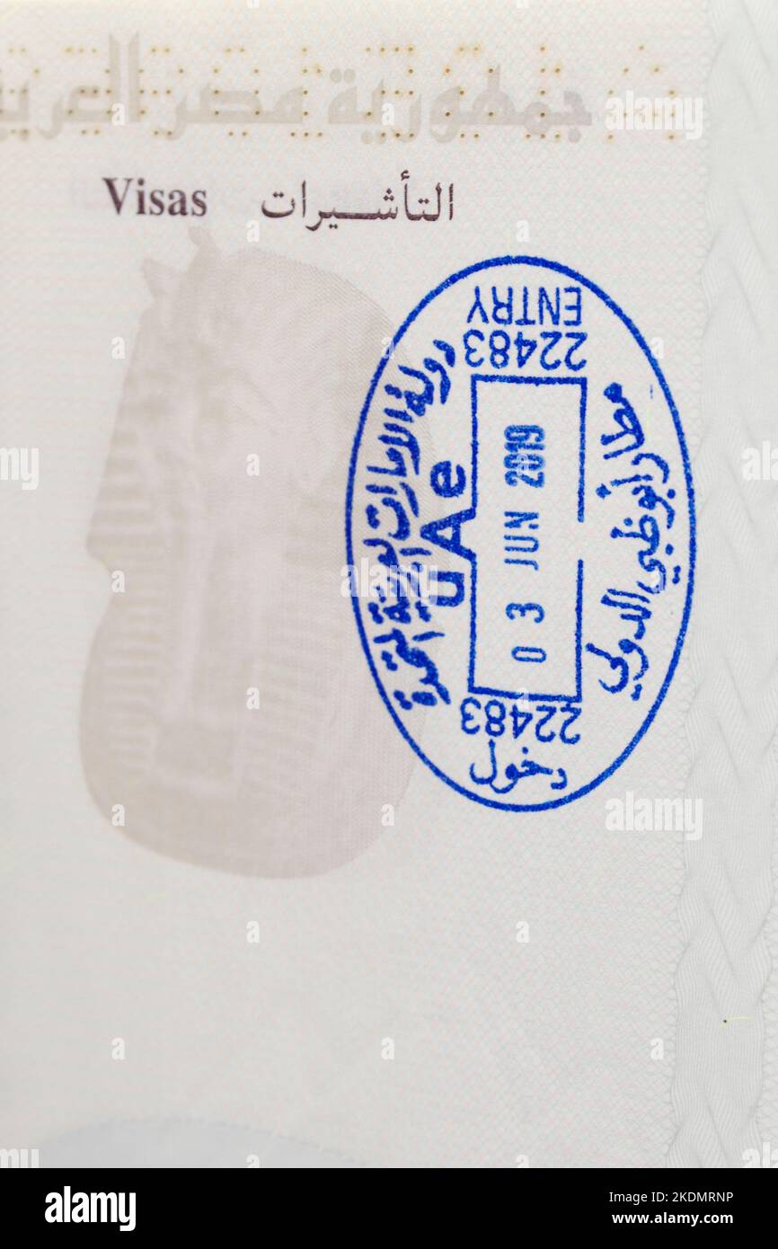 Reisepass mit Briefmarken Abu Dhabi International Airport Stockfoto