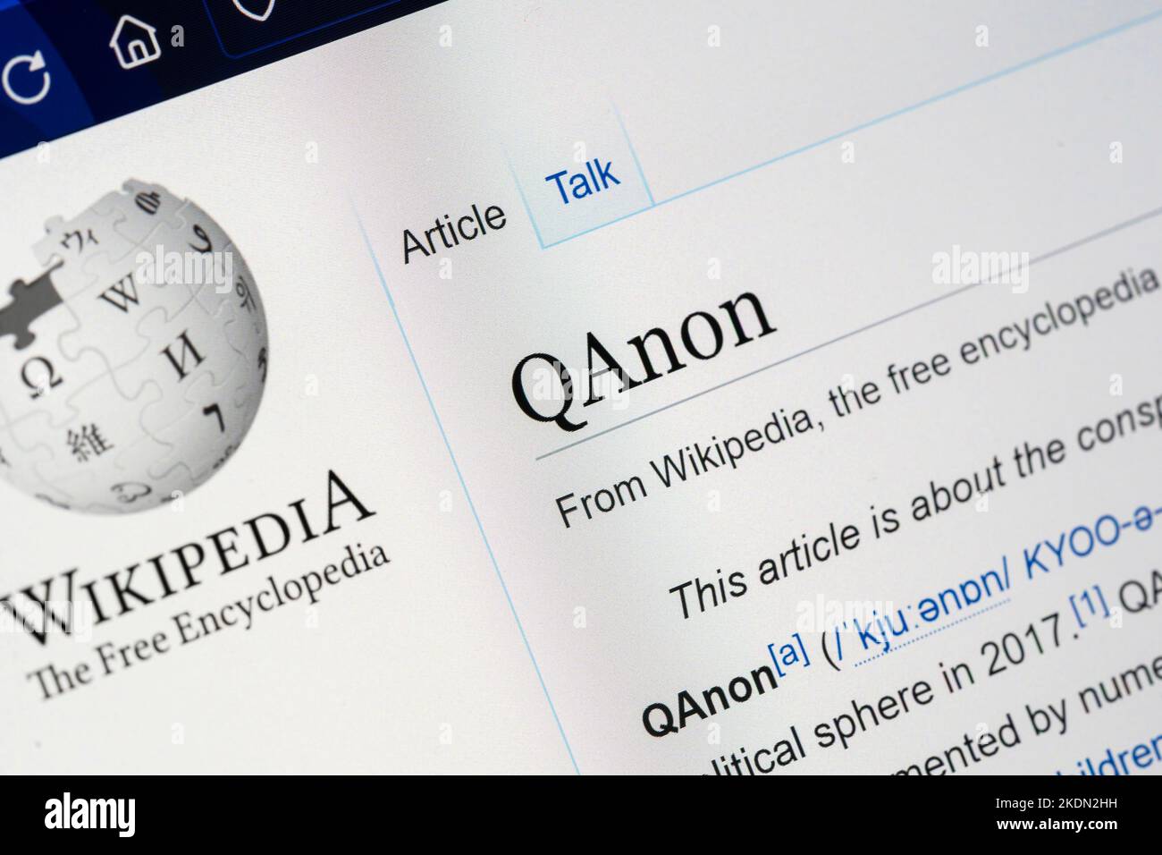 Wikipedia-Seite für QAnon - eine rechtsextreme amerikanische politische Verschwörungstheorie und politische Bewegung. Falsche Behauptungen einer Person namens „Q“ Stockfoto