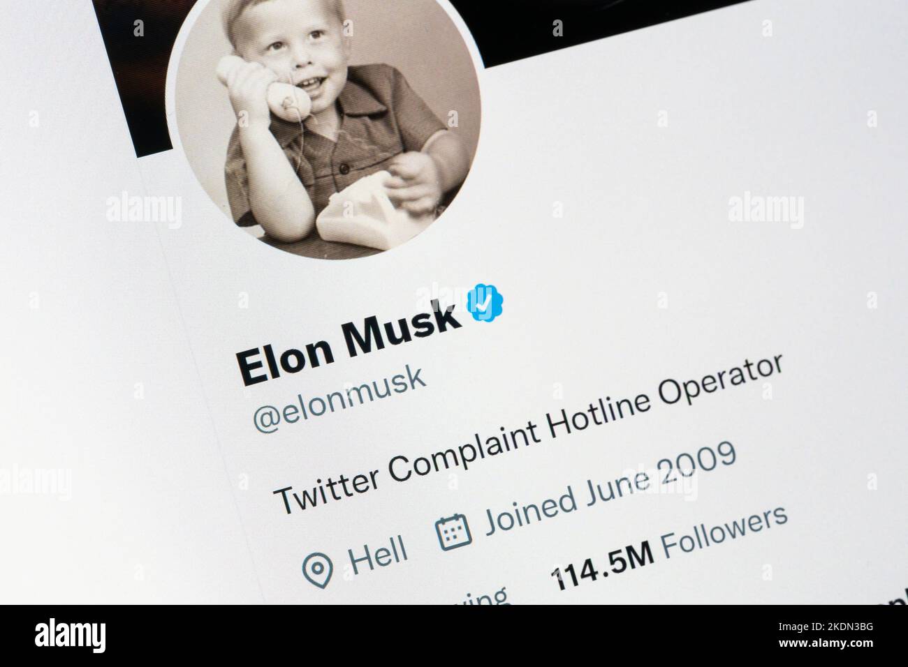 Elon Musk schloss seine Twitter-Übernahme im November 2022 ab, begann mit Massenentlassungen und nannte sich Twitter Complaint Hotline Operator Stockfoto