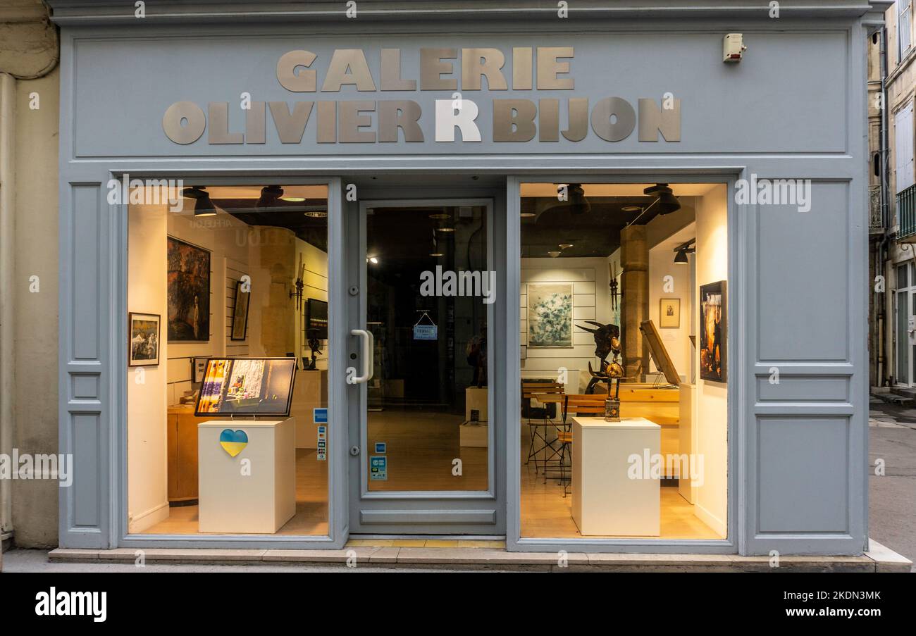 Galerie Olivier Bijon, Arles, Frankreich. Kunstgalerie. Ausstellen aufstrebender Künstler. Stockfoto