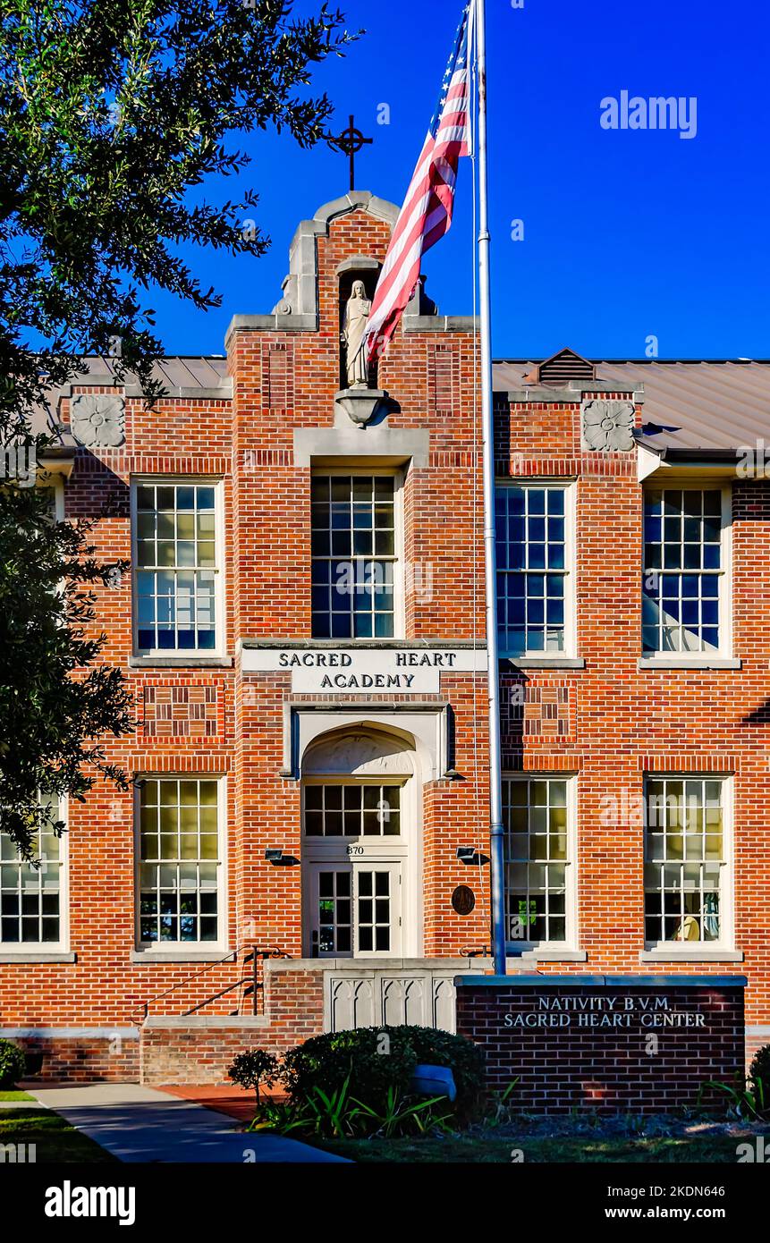 Die Akademie des heiligen Herzens ist am 6. November 2022 in Biloxi, Mississippi, abgebildet. Das neugotische Tudor-Gebäude wurde 1933 erbaut. Stockfoto