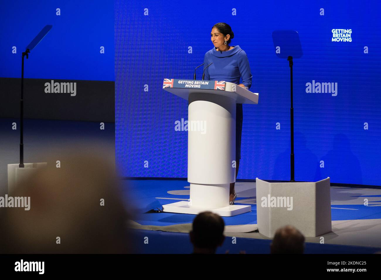 Suella Braverman, (Innenministerin), spricht am 3. Tag über die Konferenz während der Sitzung „Delivering better public Services“, die während der Herbstkonferenz der Konservativen Partei am Dienstag, dem 4. Oktober 2022, im International Convention Center in Birmingham, stattfand. Bild von Julie Edwards. Stockfoto