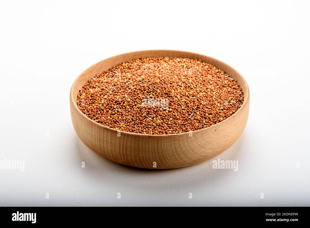 Getrocknete Körner Vogelfutter. Rote Hirse. Millets sind eine sehr ...