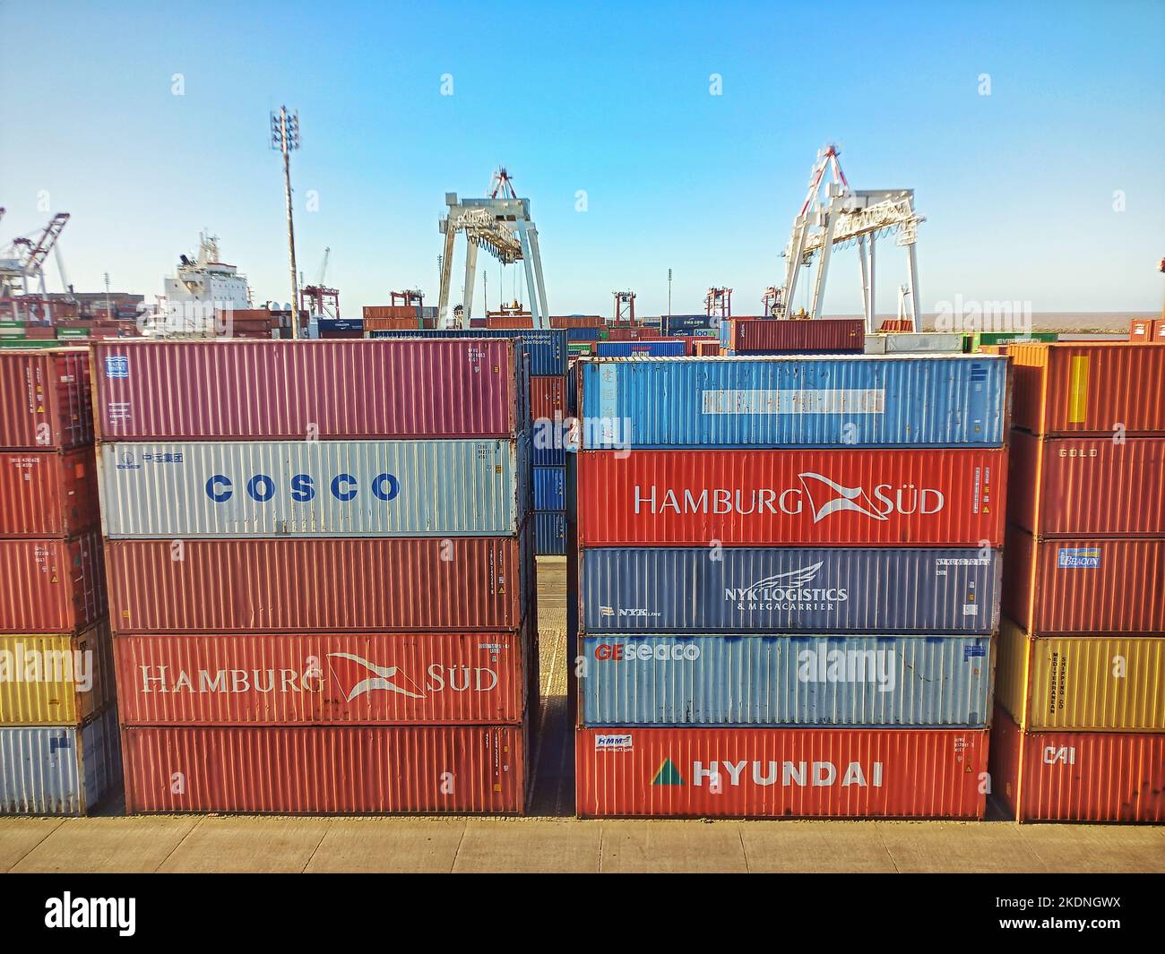 Transportbehälter für den Import und Export in einem Container-Terminal am Chipping Port, Buenos aires, argentinien Stockfoto