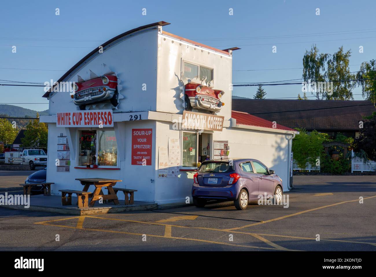 Fahren Sie durch das Café mit 1950s Motiven. Sequim, Washington. Stockfoto