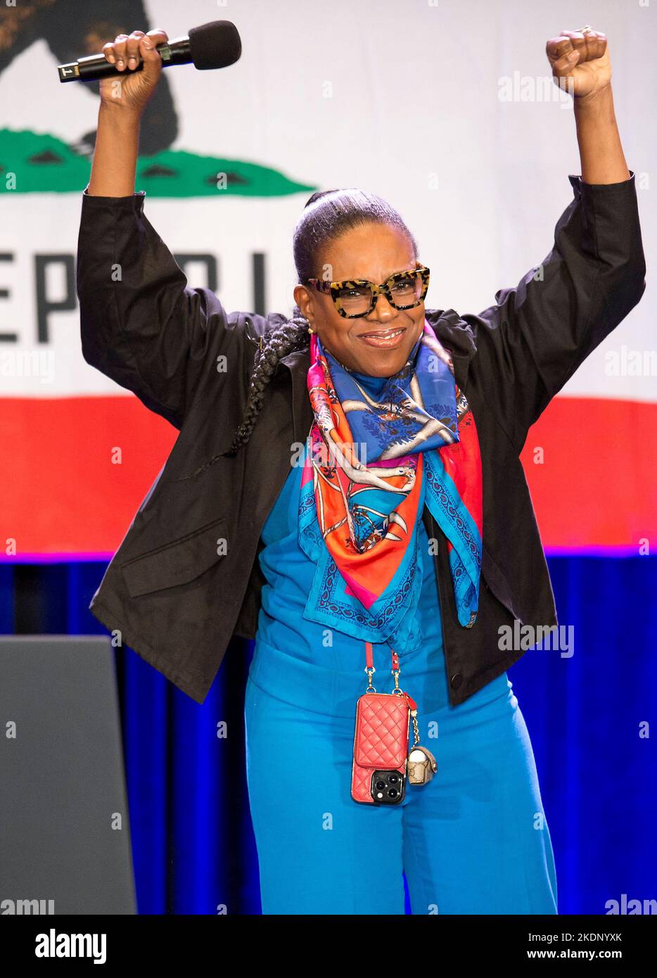 Los Angeles, Kalifornien, USA. 07.. November 2022. Am Vorabend der Halbzeitwahlen spricht der Schauspieler SHERYL LEE RALPH während einer Get-Out-the-Vote-Kundgebung an der University of California Los Angeles. (Bild: © Brian Cahn/ZUMA Press Wire) Stockfoto