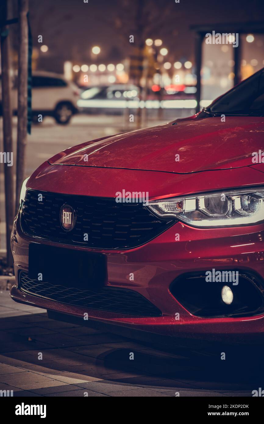 Fiat Tipo Night Portratis Stockfoto