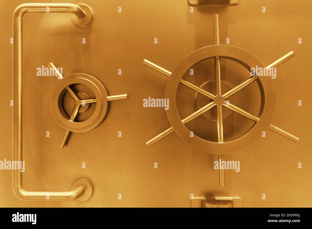 Starke Zimmertür goldene Farbe für Sicherheit schützen wertvolle in Bank Hintergrund Stockfoto