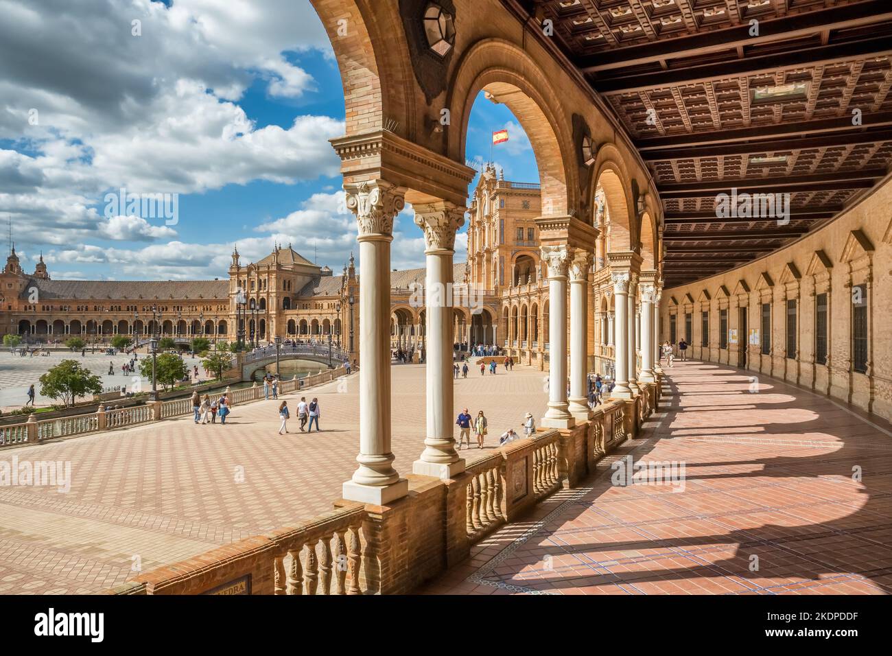Spanischer Platz oder Plaza de Espana an sonnigen Tagen in Sevilla, Andalusien, Spanien Stockfoto