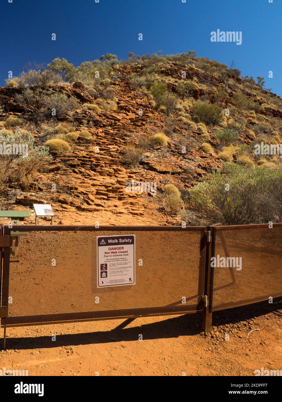 Rim Walk aufgrund extremer Temperaturen geschlossen, Kings Canyon, Watarrka National Park, Northern Territory, Australien Stockfoto