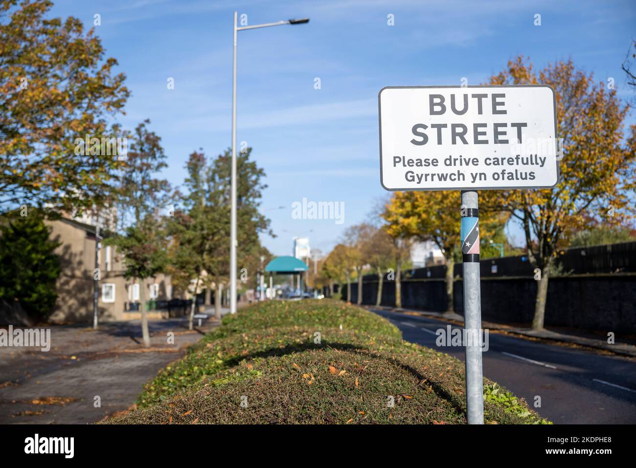Eine allgemeine Ansicht der Bute Street und der Bute Street Schild in Cardiff, Wales, Vereinigtes Königreich. Stockfoto