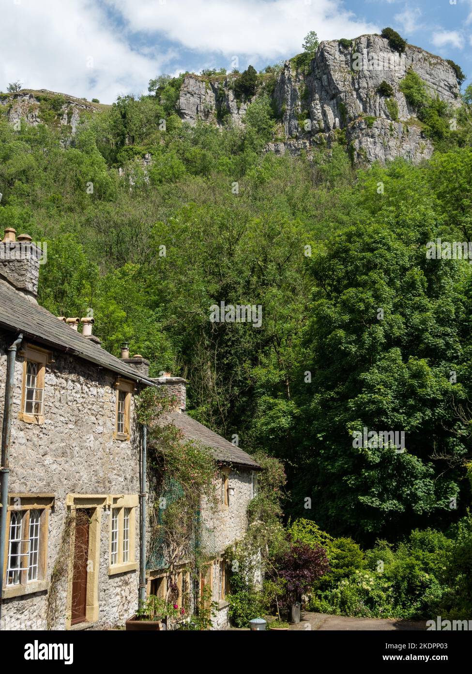 Ravensdale Cottages, Cressbrook, Derbyshire, Großbritannien; ehemalige Wohnungen für die Arbeiter der nahegelegenen Cressbrook Mill Stockfoto