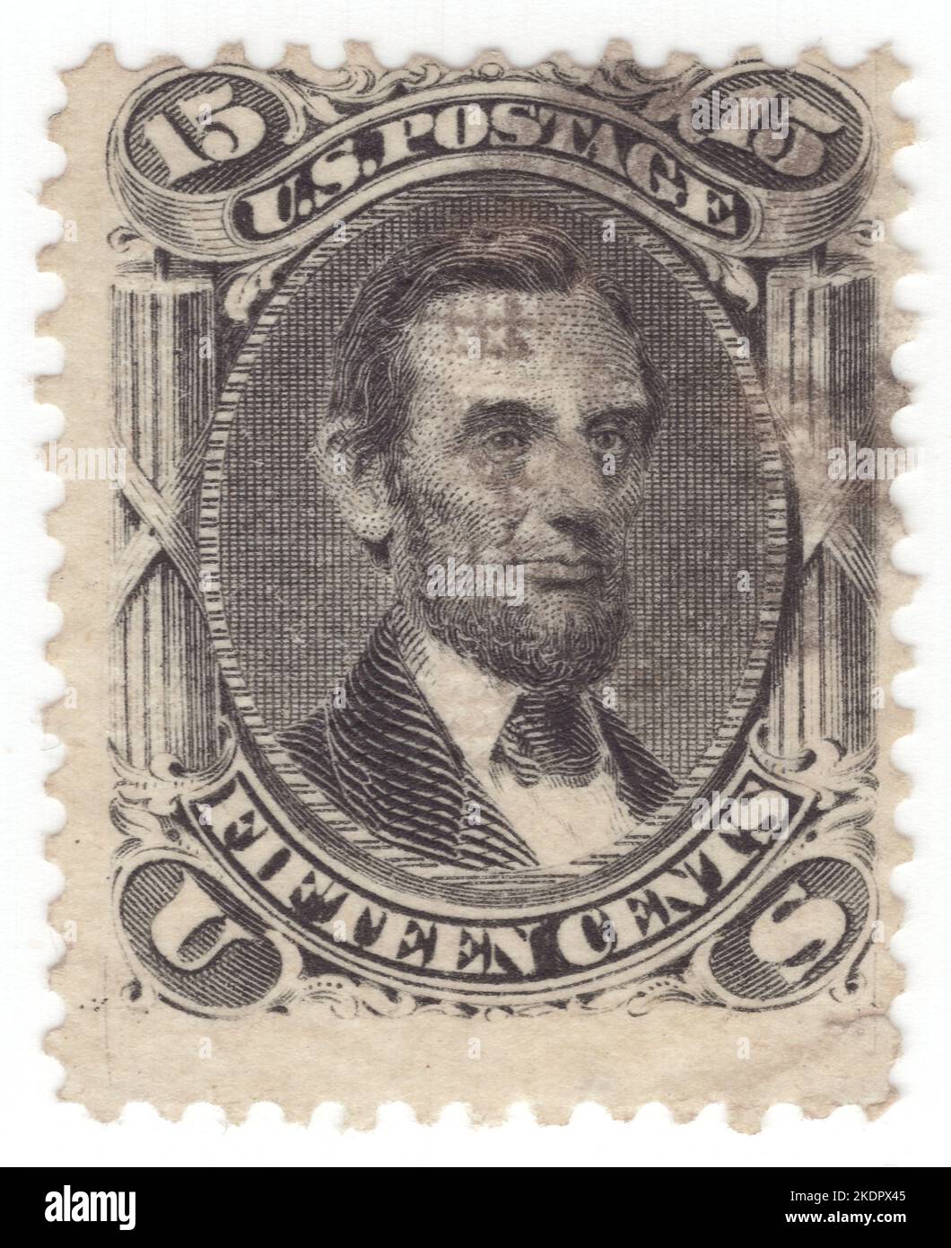 USA - 1861: Eine schwarze Briefmarke von 15 Cent, die das Porträt von Abraham Lincoln darstellt. Amerikanischer Anwalt und Staatsmann, der von 1861 bis zu seiner Tötung im Jahr 1865 als Präsident der Vereinigten Staaten von 16. diente. Lincoln führte die Nation durch den amerikanischen Bürgerkrieg und gelang es, die Union zu erhalten, die Sklaverei abzuschaffen, die Bundesregierung zu stärken und die US-Wirtschaft zu modernisieren Stockfoto