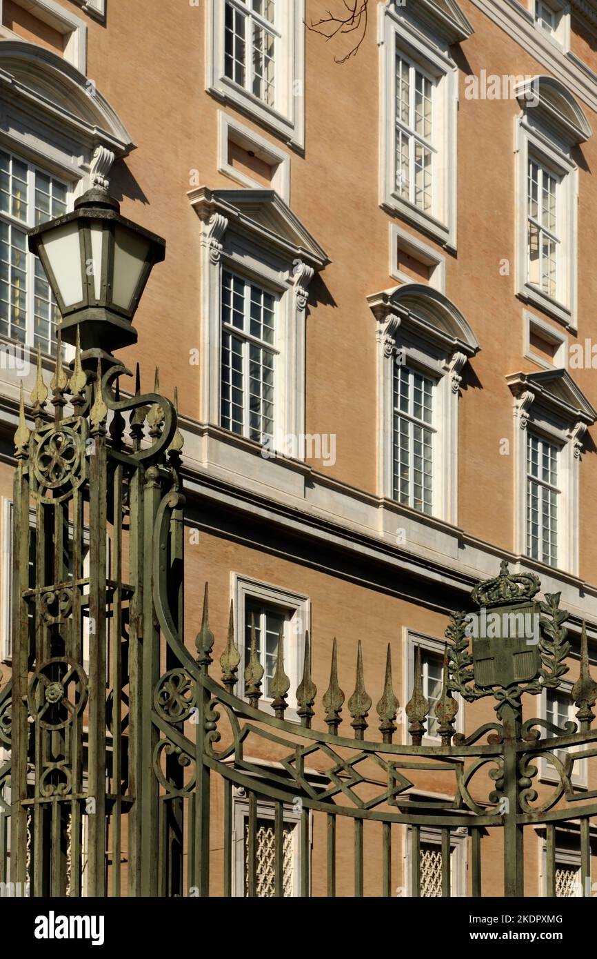 Tore am Königspalast von Caserta aus dem 18.. Jahrhundert / Reggia di Caserta, Italien. Stockfoto