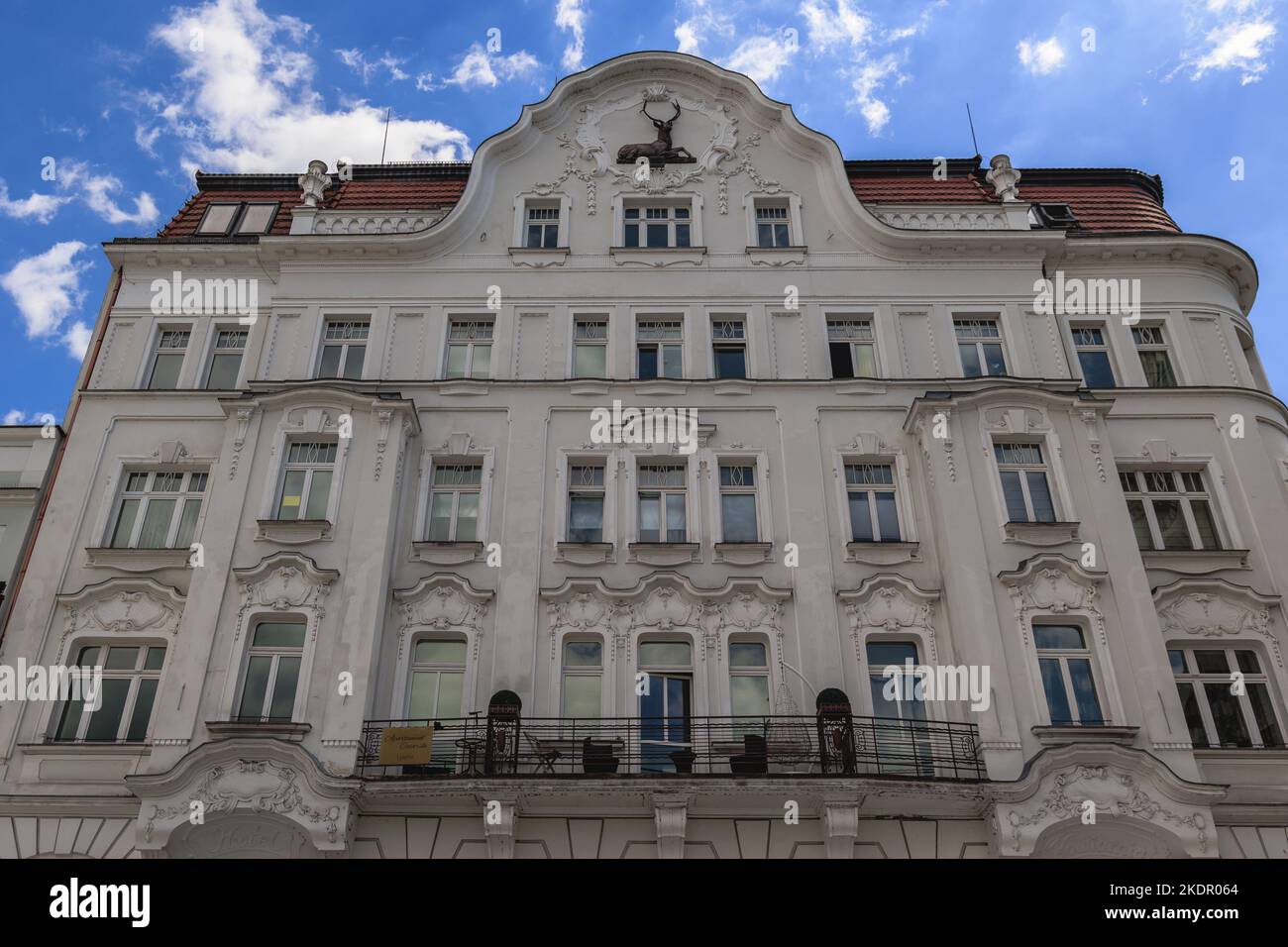 Fassade des Brown Deer Hotels in der Altstadt von Cieszyn Grenzstadt in Polen Stockfoto