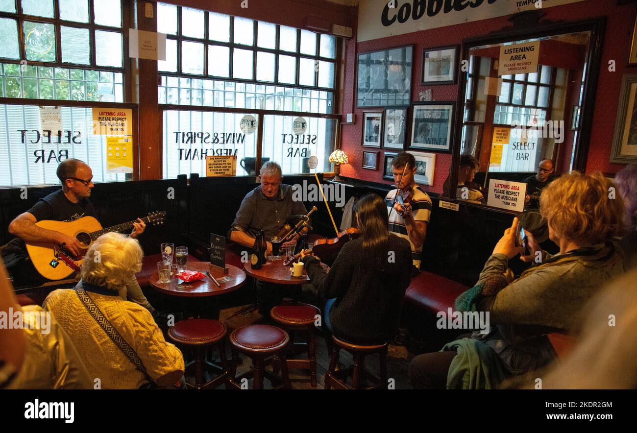 Traditionelle Musik, Cobblestone Bar in Smithfield Dublin, Irland Stockfoto