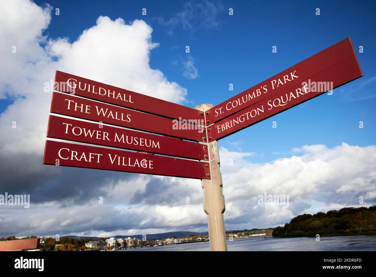 schild für Touristenattraktionen in derry londonderry, Nordirland Stockfoto