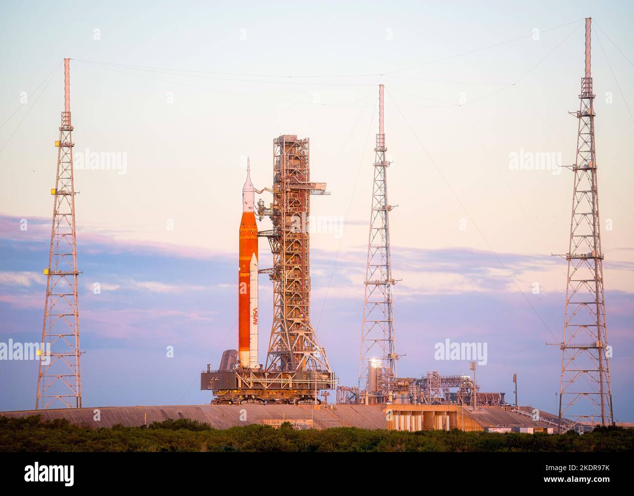 Artemis I-Rakete mit der Raumsonde Orion. Für die NASA-Verwendungshinweise: https://www.nasa.gov/multimedia/guidelines/index.html Stockfoto