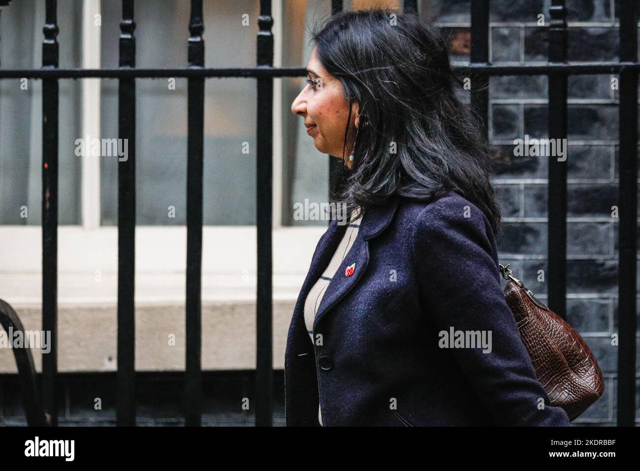 London, Großbritannien. 08.. November 2022. Suella Braverman QC MP, Staatssekretärin für das Innenministerium. Konservative Parteiminister nehmen an der wöchentlichen Kabinettssitzung der Sunak-Regierung in der Downing Street 10 in London Teil. Kredit: Imageplotter/Alamy Live Nachrichten Stockfoto