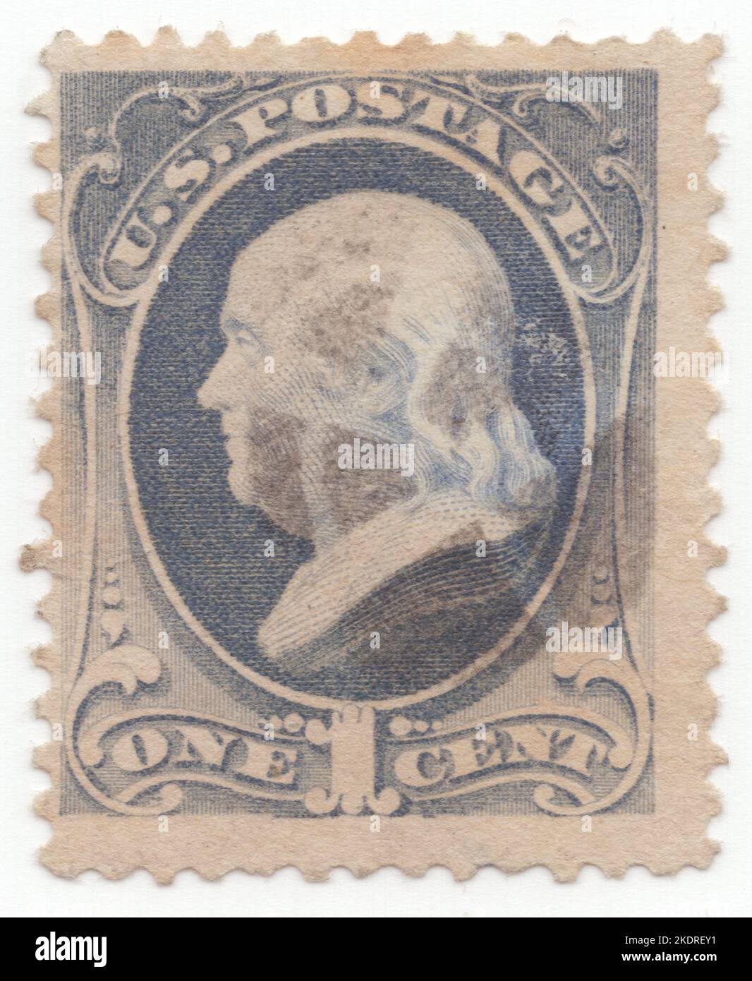 USA - 1873: Eine 1 Cent ultramarine Briefmarke, die das Porträt von Benjamin Franklin zeigt. Amerikanischer Universalgelehrter, der als Schriftsteller, Wissenschaftler, Erfinder, Staatsmann, Diplomat, Drucker, Verleger und politischer Philosoph. Unter den führenden Intellektuellen seiner Zeit war Franklin einer der Gründungsväter der Vereinigten Staaten, ein Drahter und Unterzeichner der Unabhängigkeitserklärung der Vereinigten Staaten und der erste Vereinigte Staaten Postmaster General Stockfoto