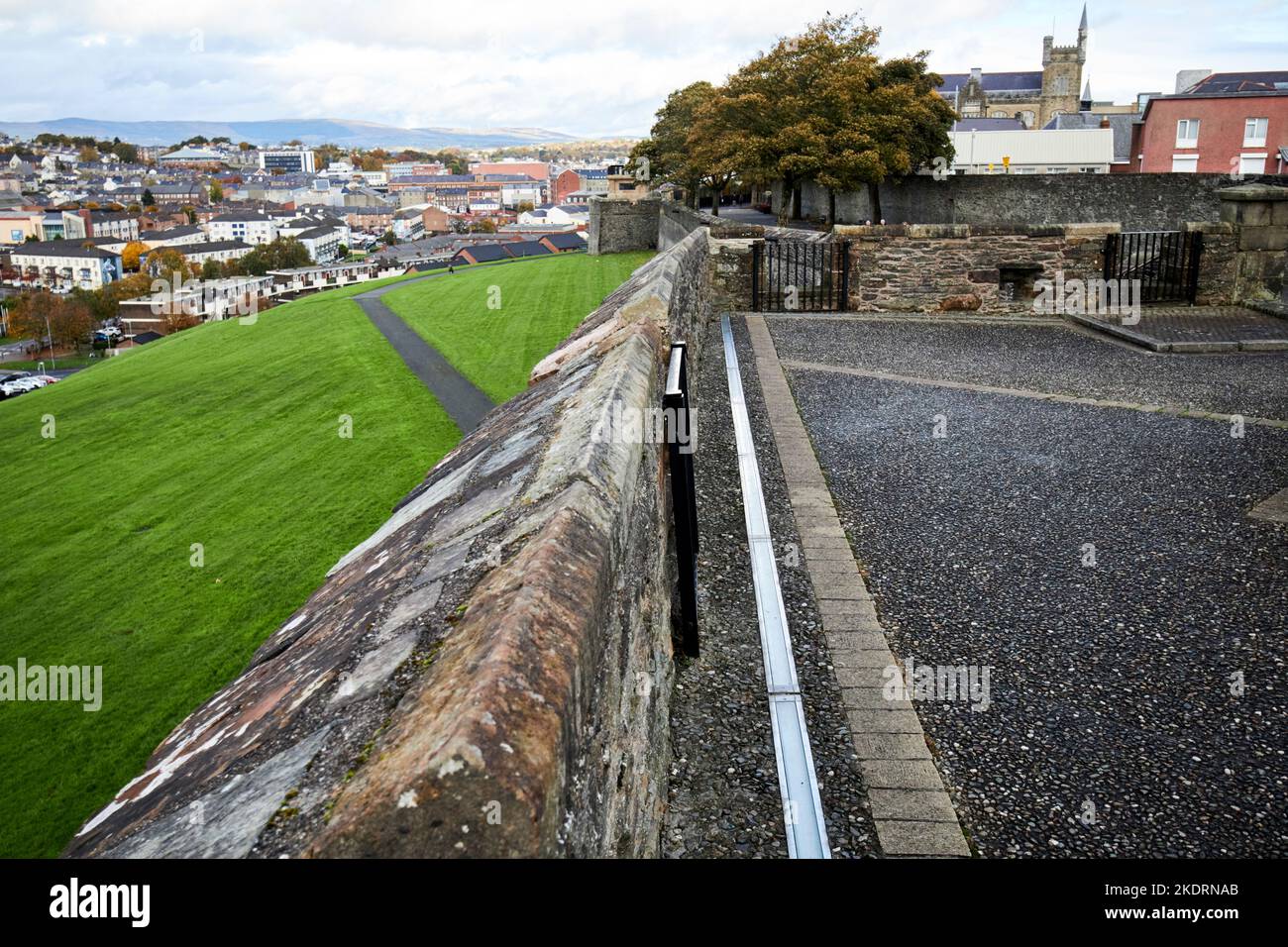 Blick von den Wänden der Derrys auf der Doppelbastion derry londonderry, Nordirland, großbritannien Stockfoto