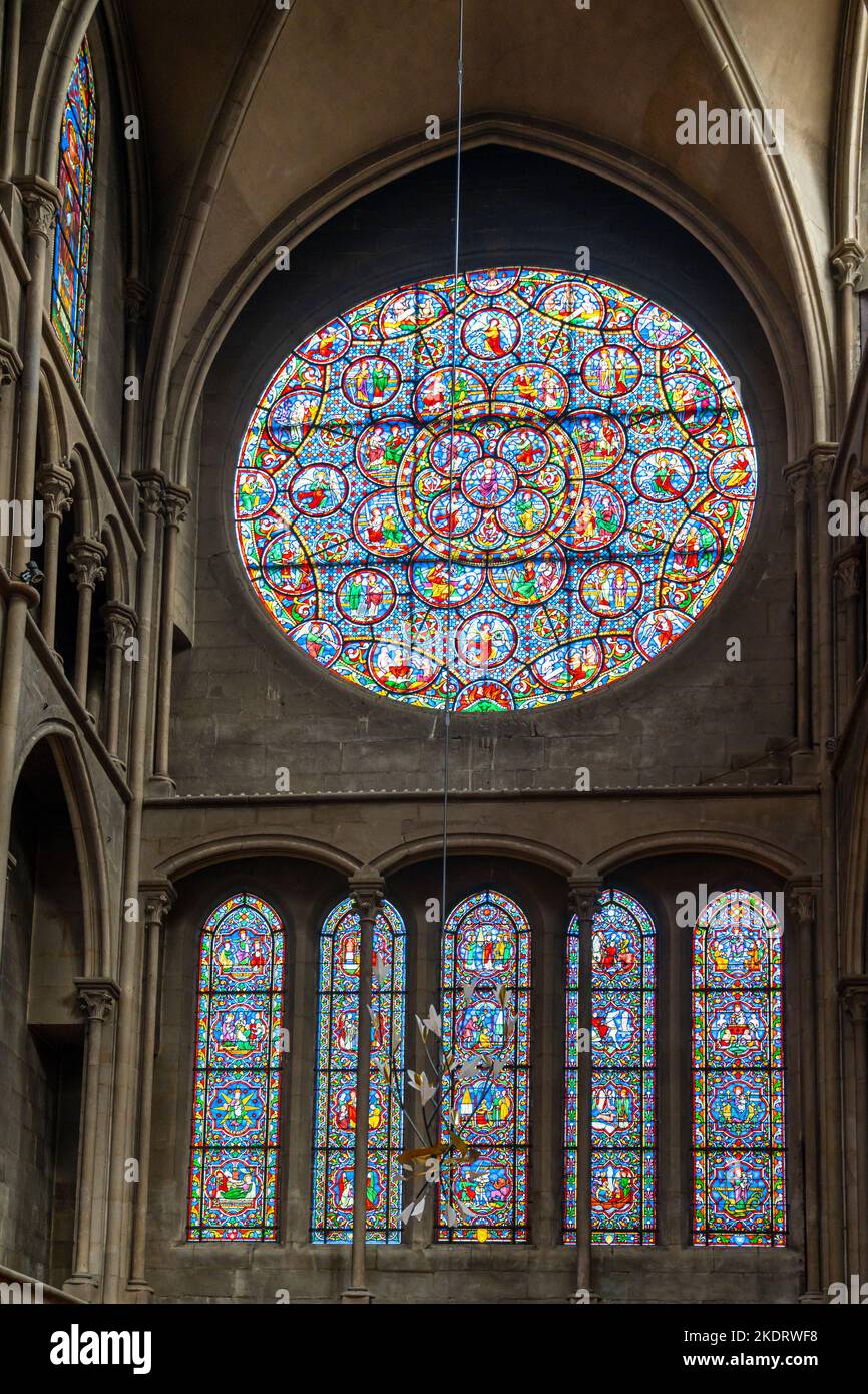 Dijon, Burgund/Frankreich - 27. August 2019: Detail eines Glasfenster der Kirche Notre Dame de Dijon in Dijon. Stockfoto