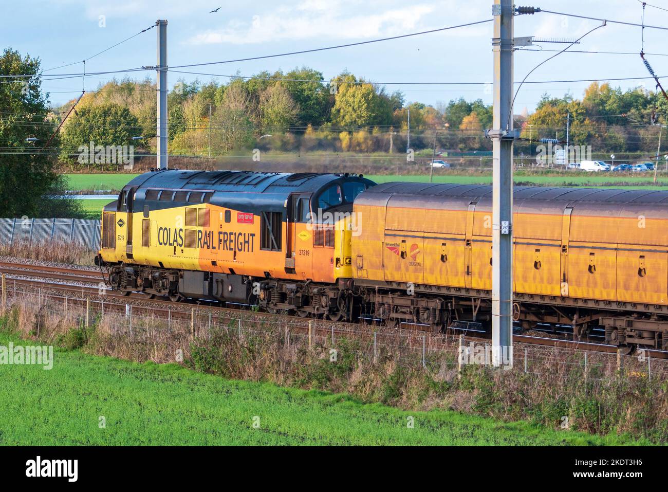 Ein Paar englischer elektrischer Typ 3, die einen Network Rail-Testzug in Richtung Carlisle im Ober- und Heckmodus ausführen. Der linke ist Jonty Jarvis. Stockfoto