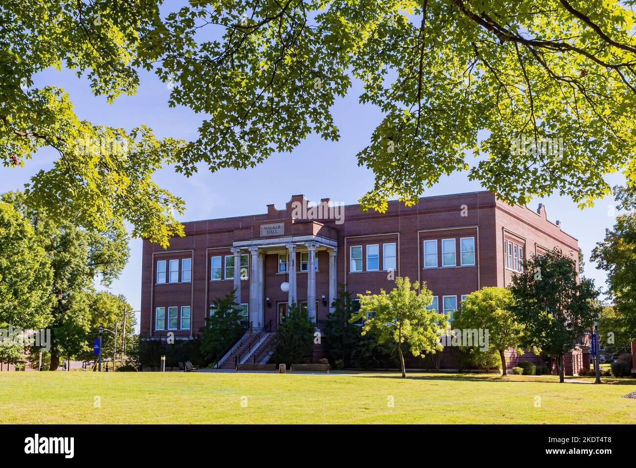 Sonnige Außenansicht der Walker Hall der University of the Ozarks in Arkansas Stockfoto
