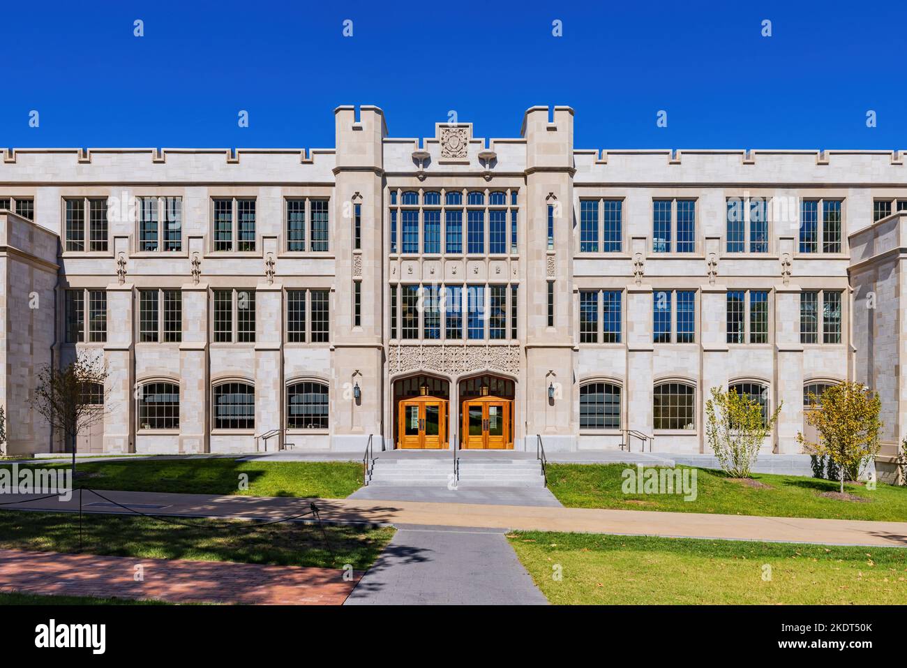 Sonnige Außenansicht des Campus der University of Arkansas in Arkansas Stockfoto