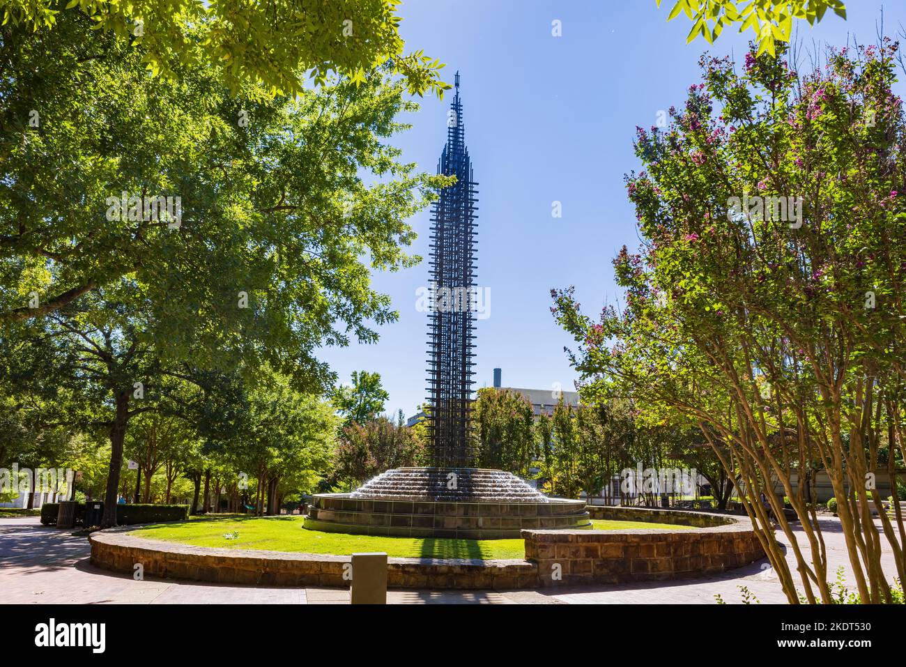 Sonnige Außenansicht des Campus der University of Arkansas in Arkansas Stockfoto