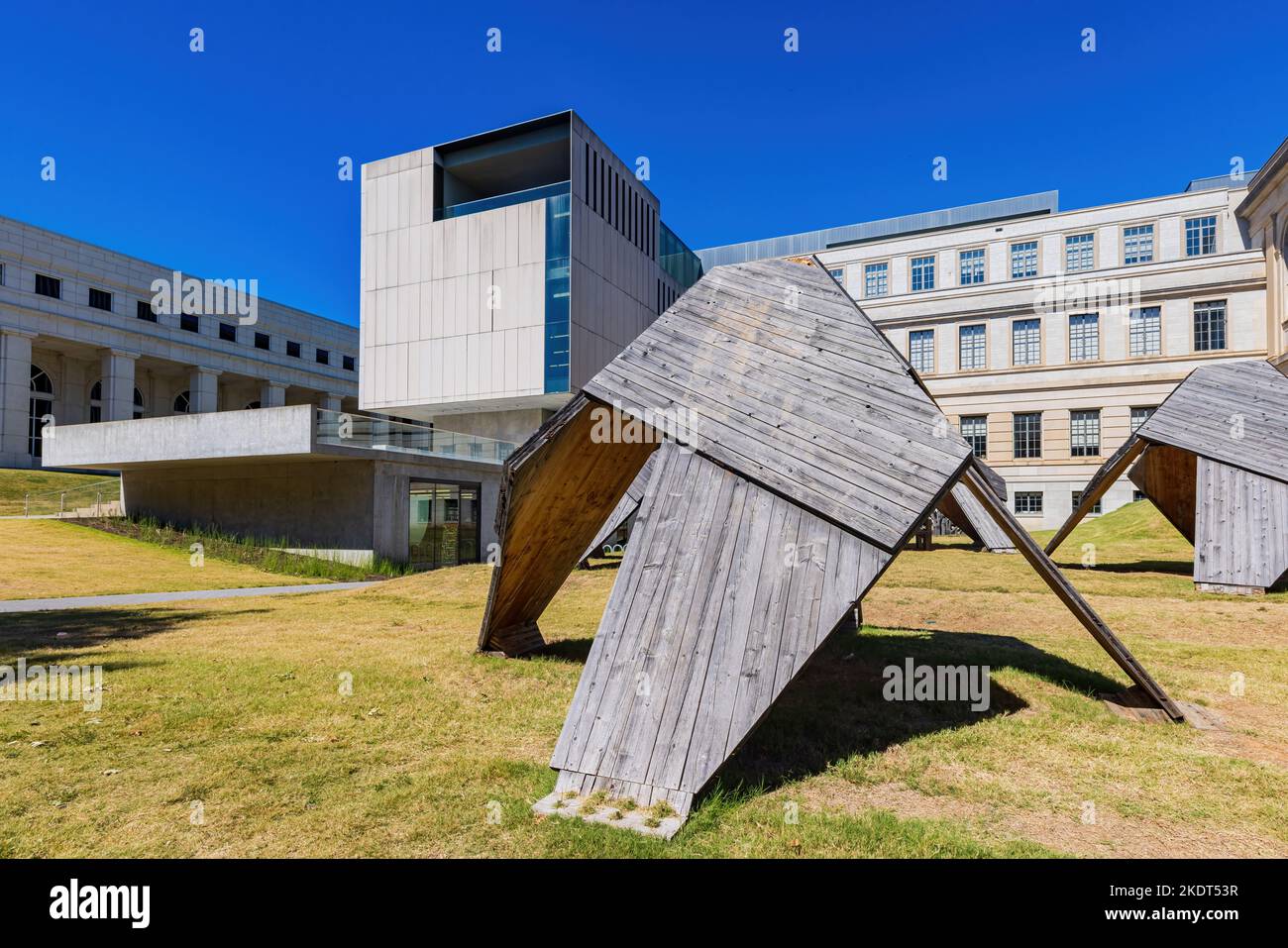 Sonnige Außenansicht des Campus der University of Arkansas in Arkansas Stockfoto
