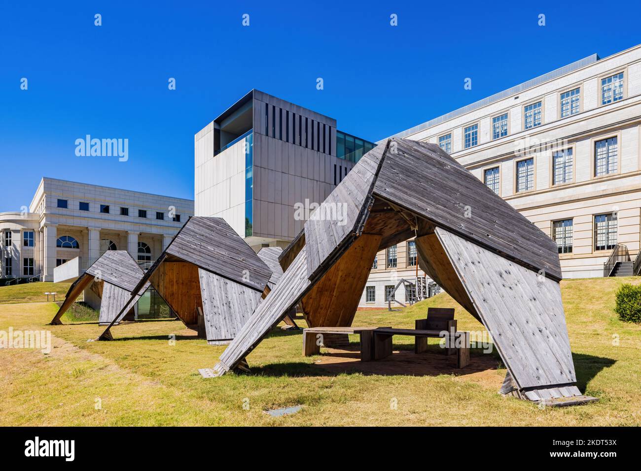 Sonnige Außenansicht des Campus der University of Arkansas in Arkansas Stockfoto