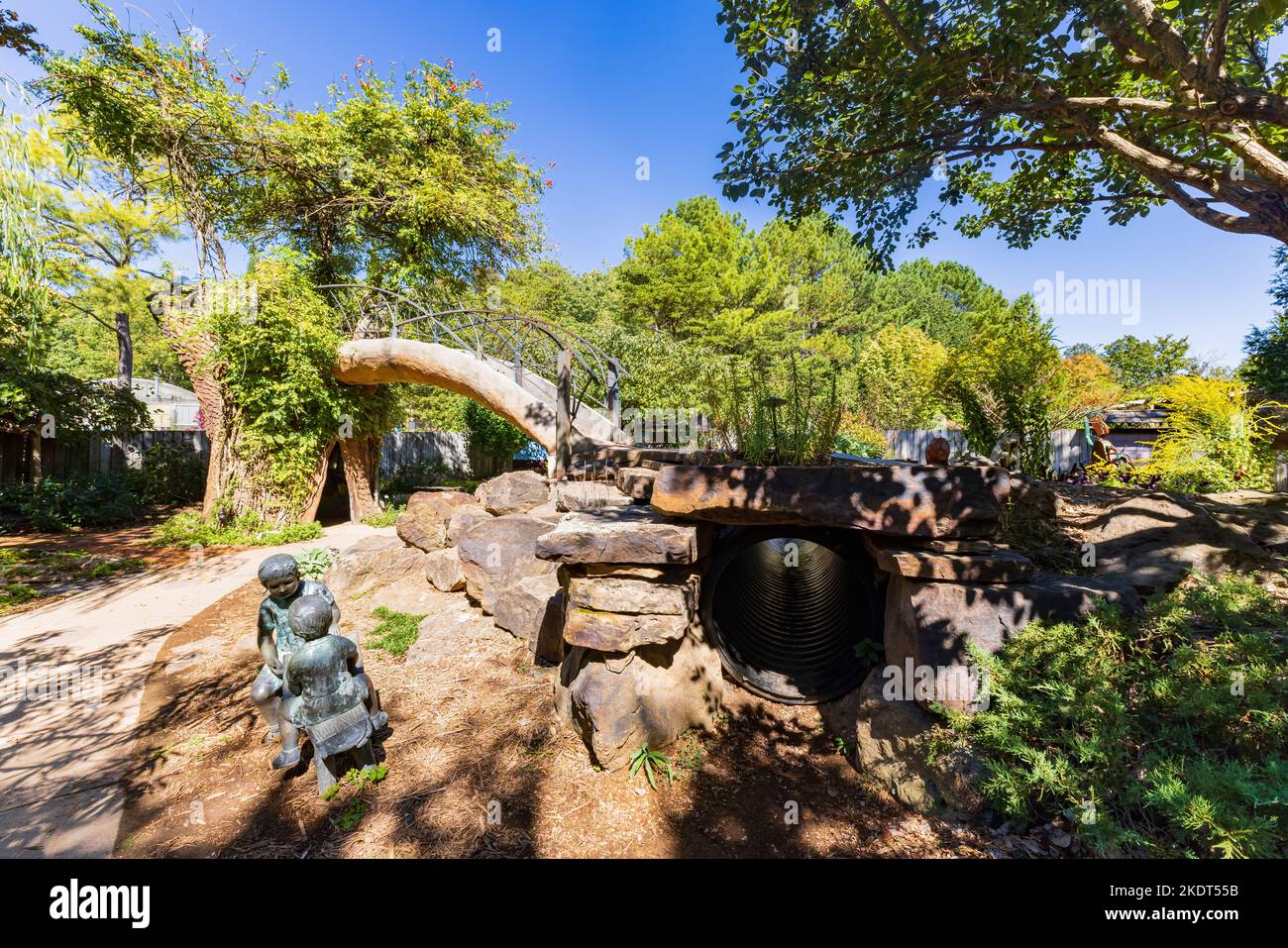 Sonnige Außenansicht des Botanischen Gartens der Ozarks in Arkansas Stockfoto