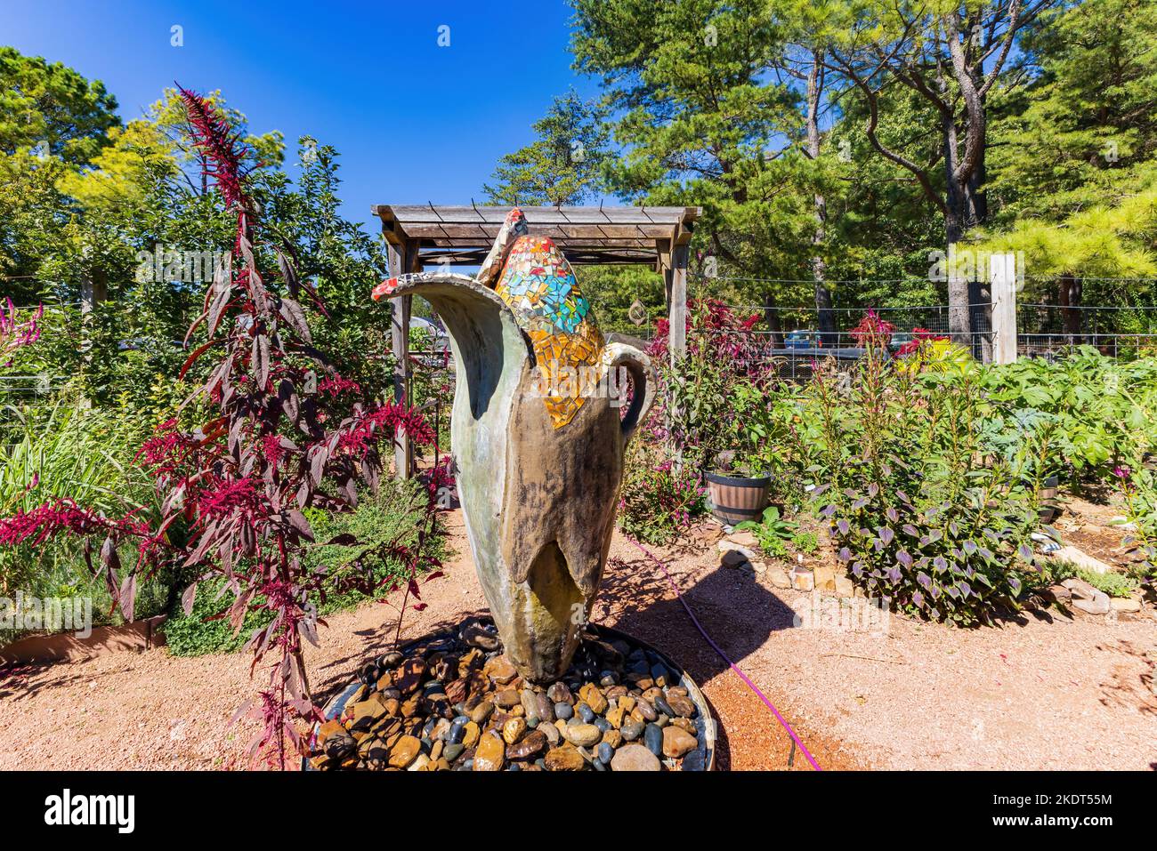 Sonnige Außenansicht des Botanischen Gartens der Ozarks in Arkansas Stockfoto